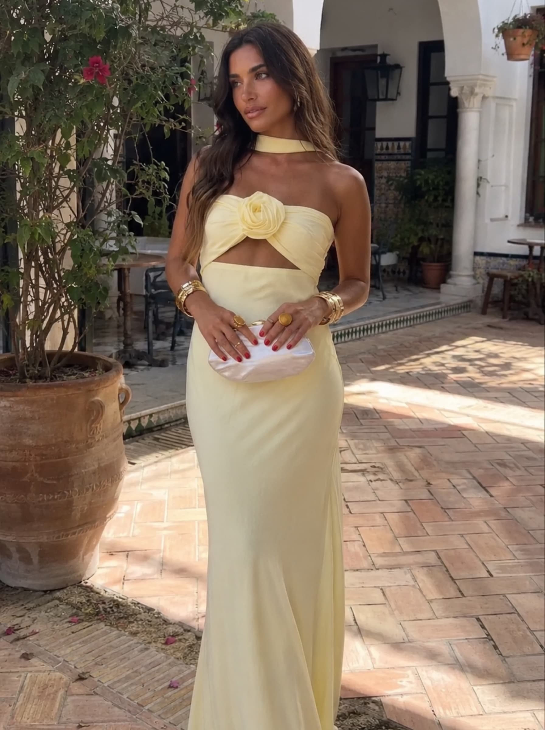 Maxi Halterjurk met Rozen Corsage
