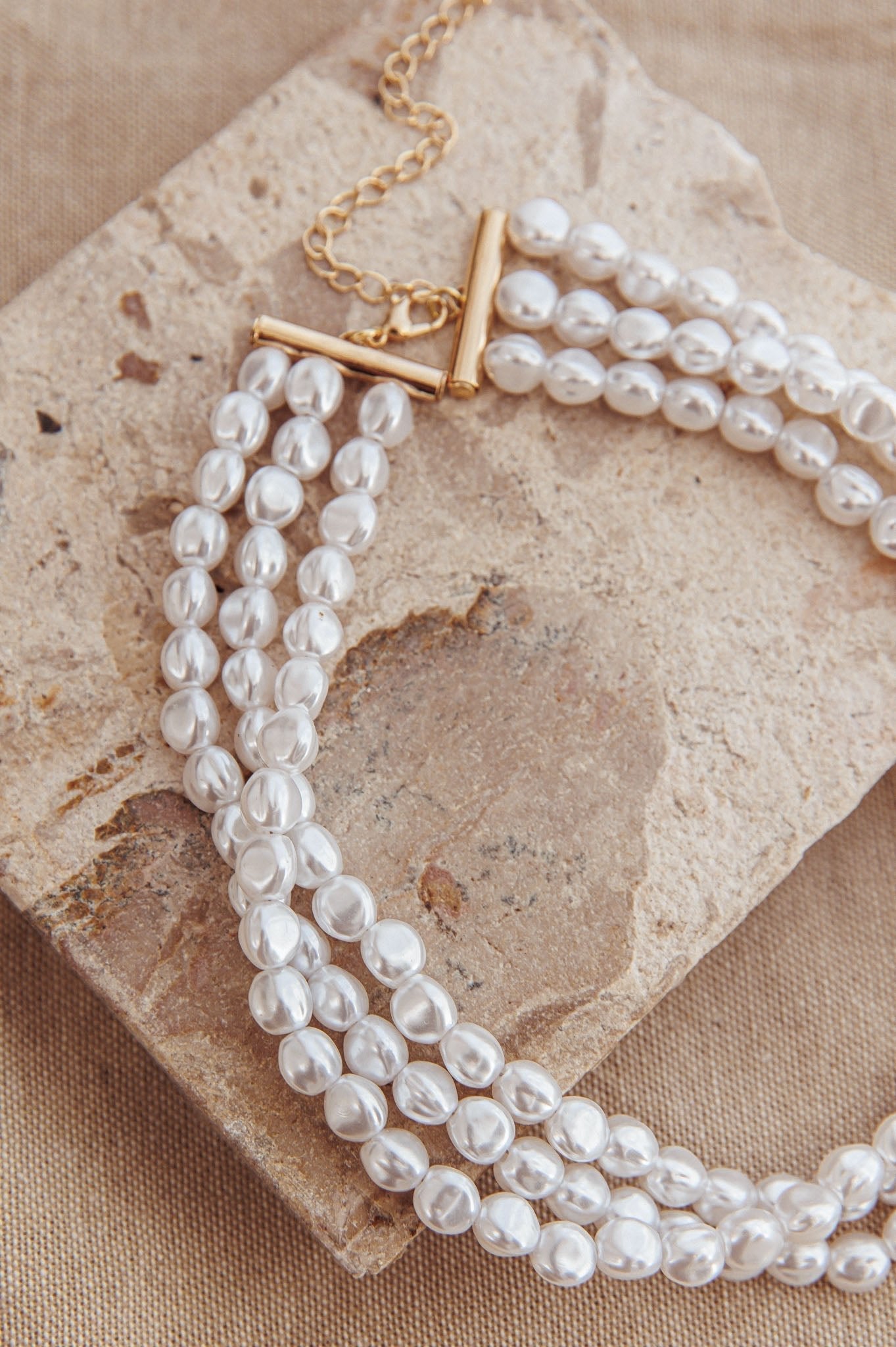 Barok Collier met Drie Strengen Roxanne Parels - Bellanza