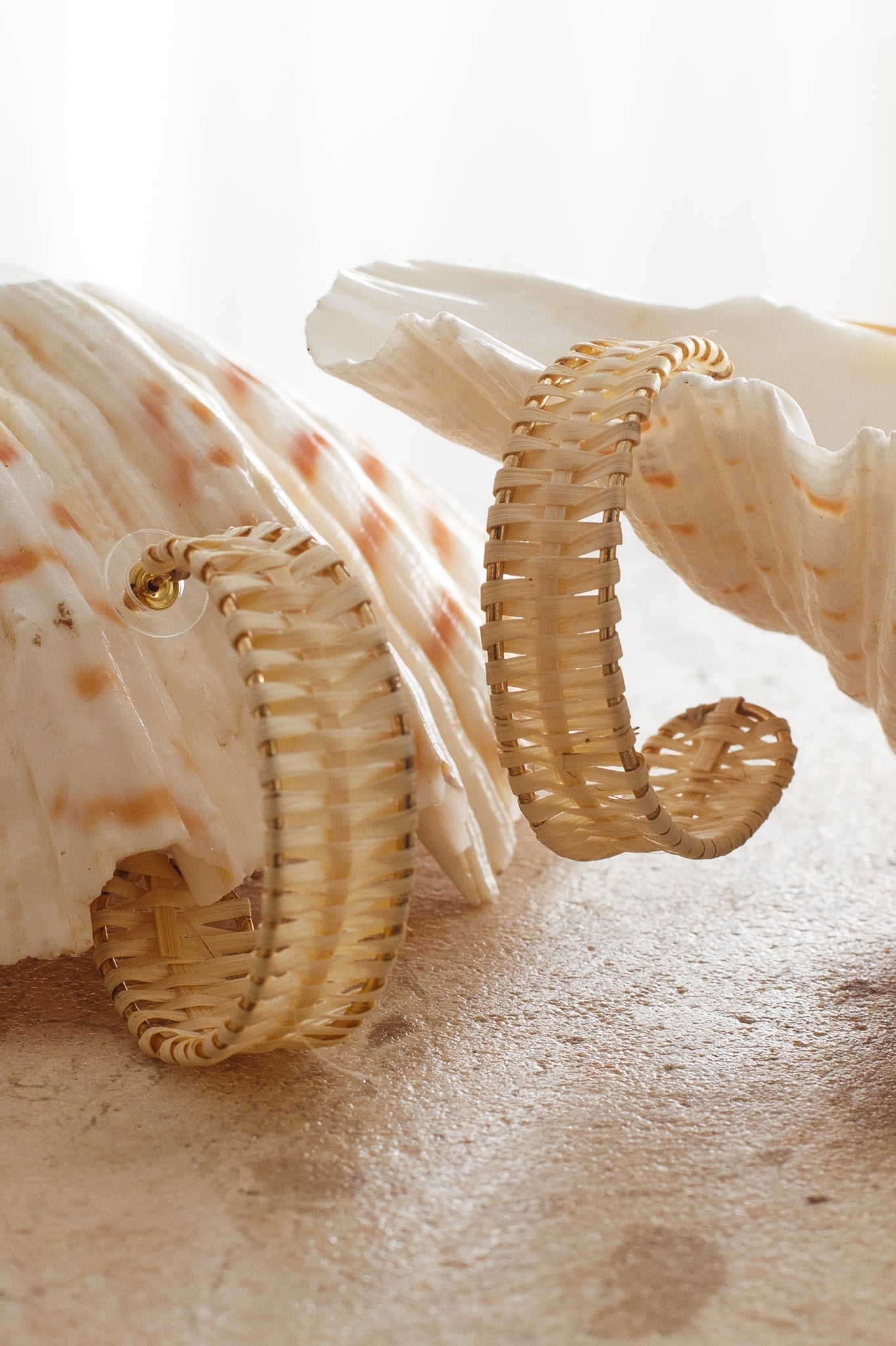 Beige rotan oorbellen Trinidad - Bellanza