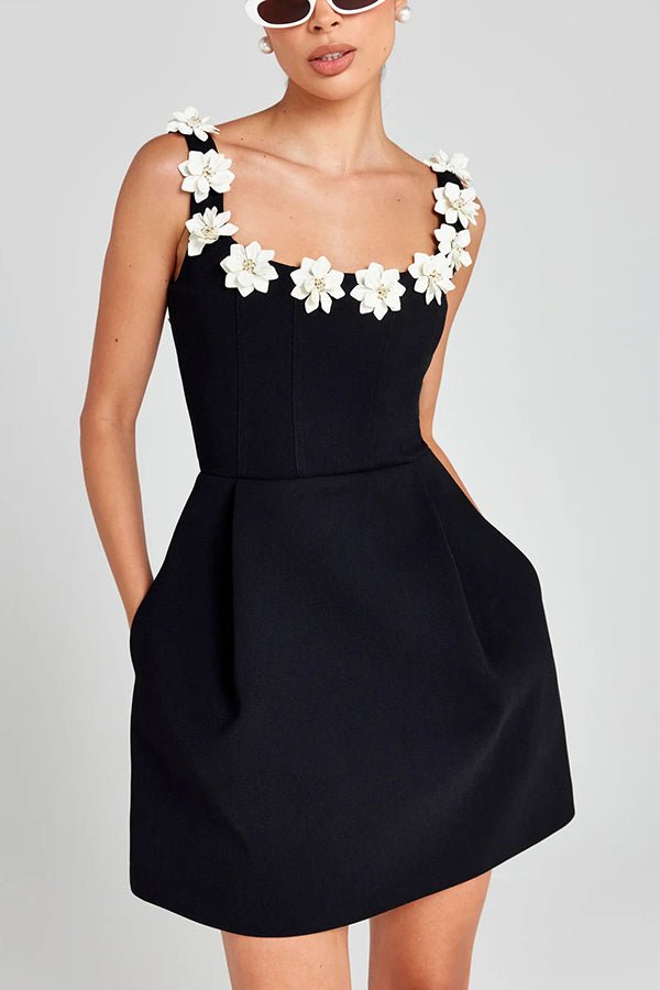 Cindy | Feminien Mini - Jurk met Bloemapplicaties - bellanza