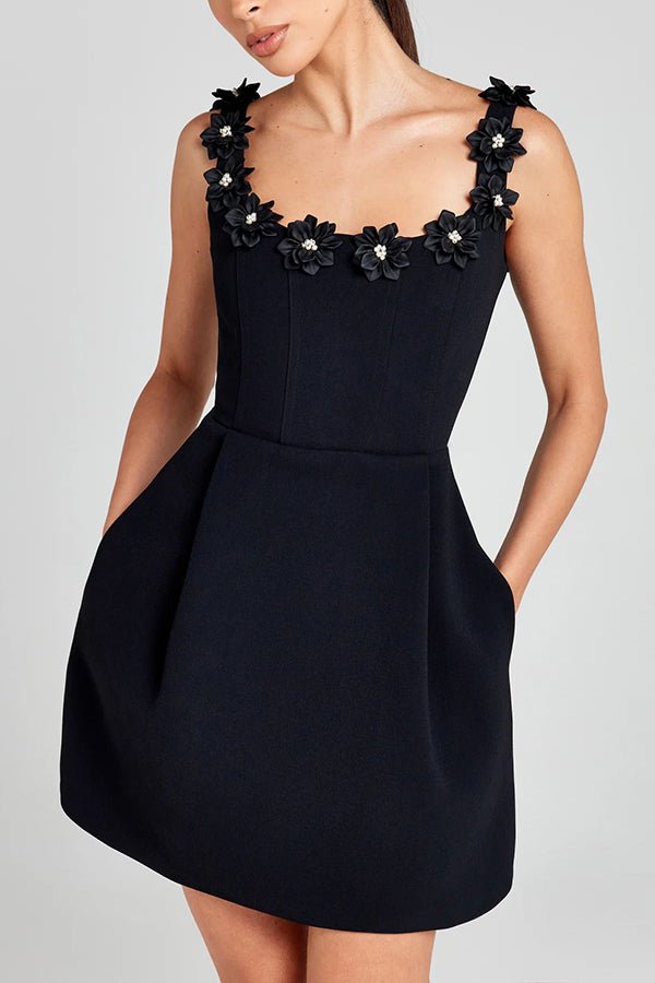 Cindy | Feminien Mini - Jurk met Bloemapplicaties - bellanza