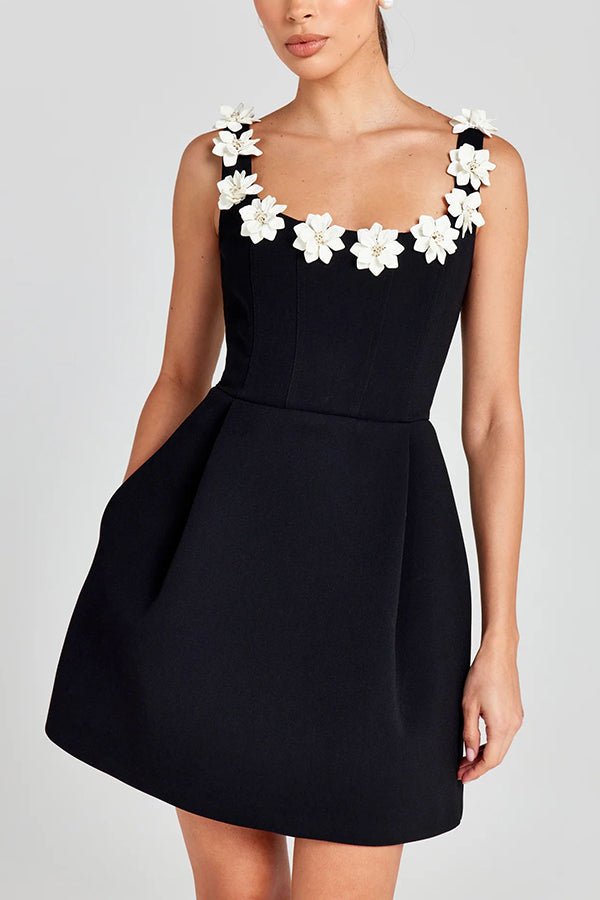 Cindy | Feminien Mini - Jurk met Bloemapplicaties - bellanza