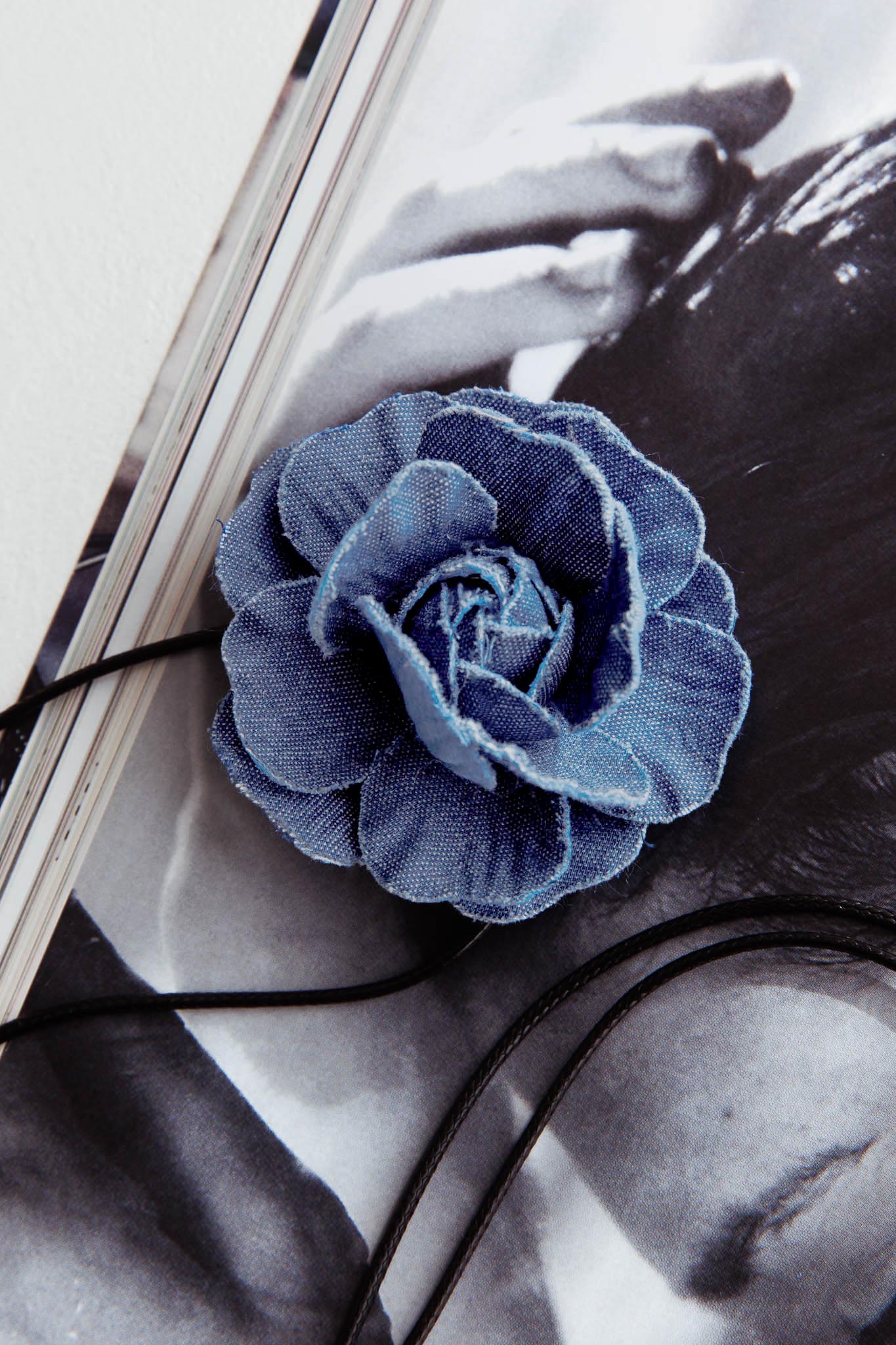 Collier Choker Averie Rosette in Denim - Bellanza