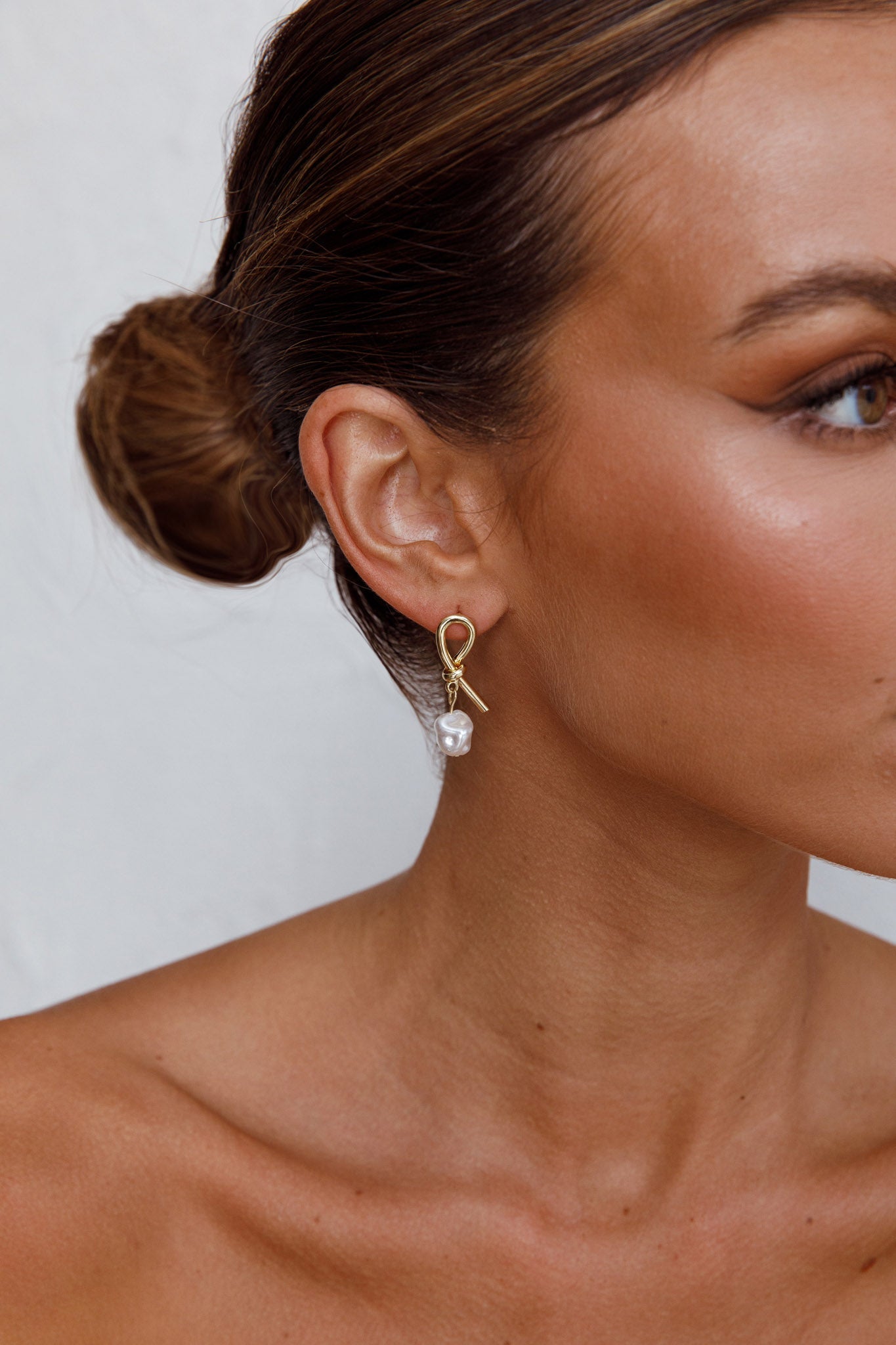 Druppeloorbellen van Ariel met gouden parel - Bellanza