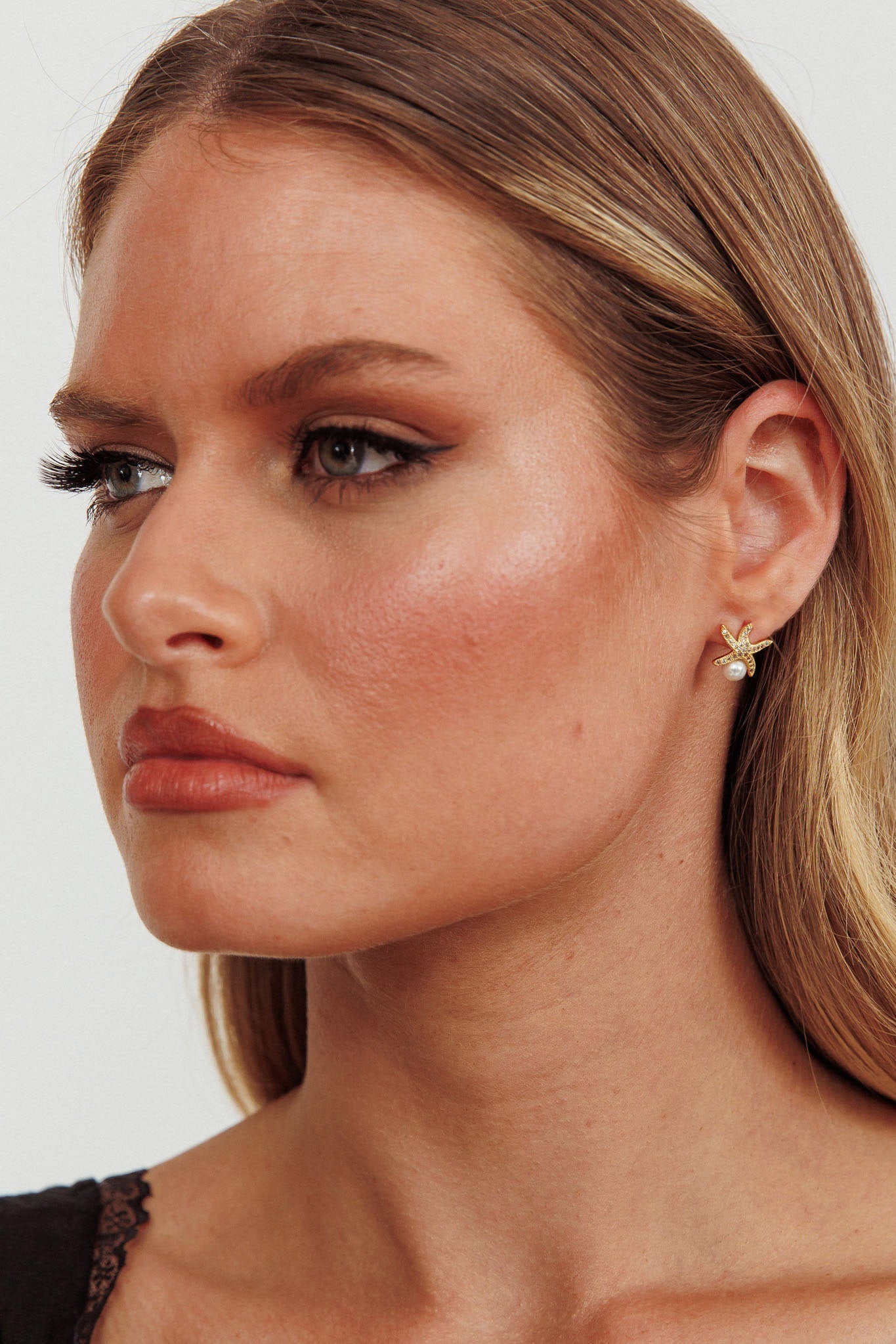 Ethereale Zee Ster Oorbellen met Gouden Stud Parels - Bellanza