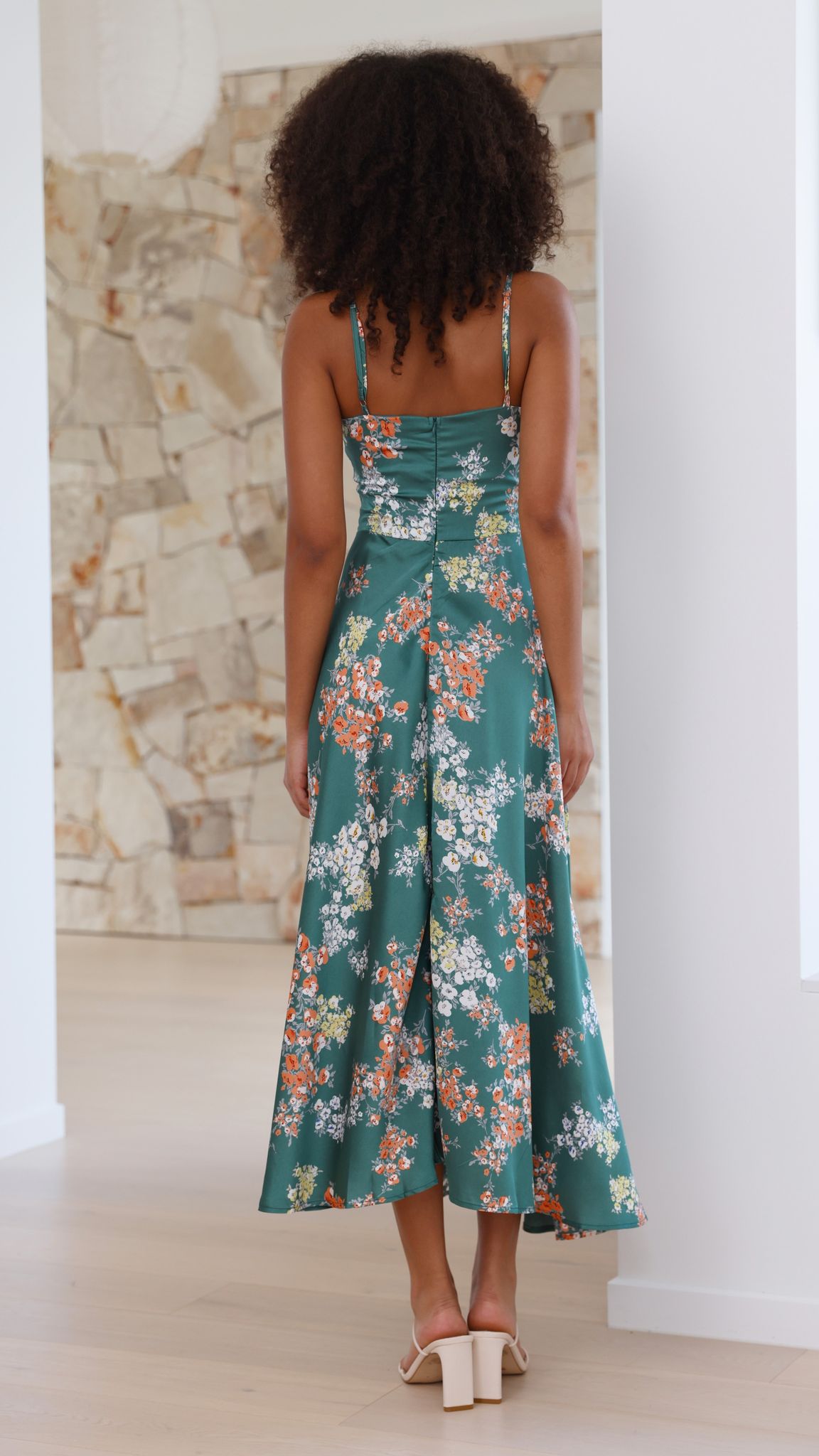 Flora | Romantische Midi - jurk met Bloemenprint - bellanza