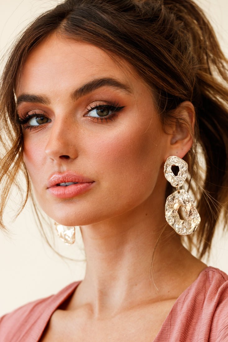 Gouden Barcelona oorbellen van geslagen metaal - Bellanza