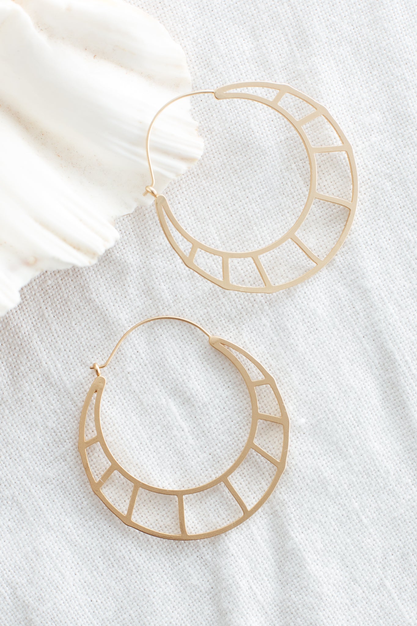 Gouden Dinah oorbellen - Bellanza