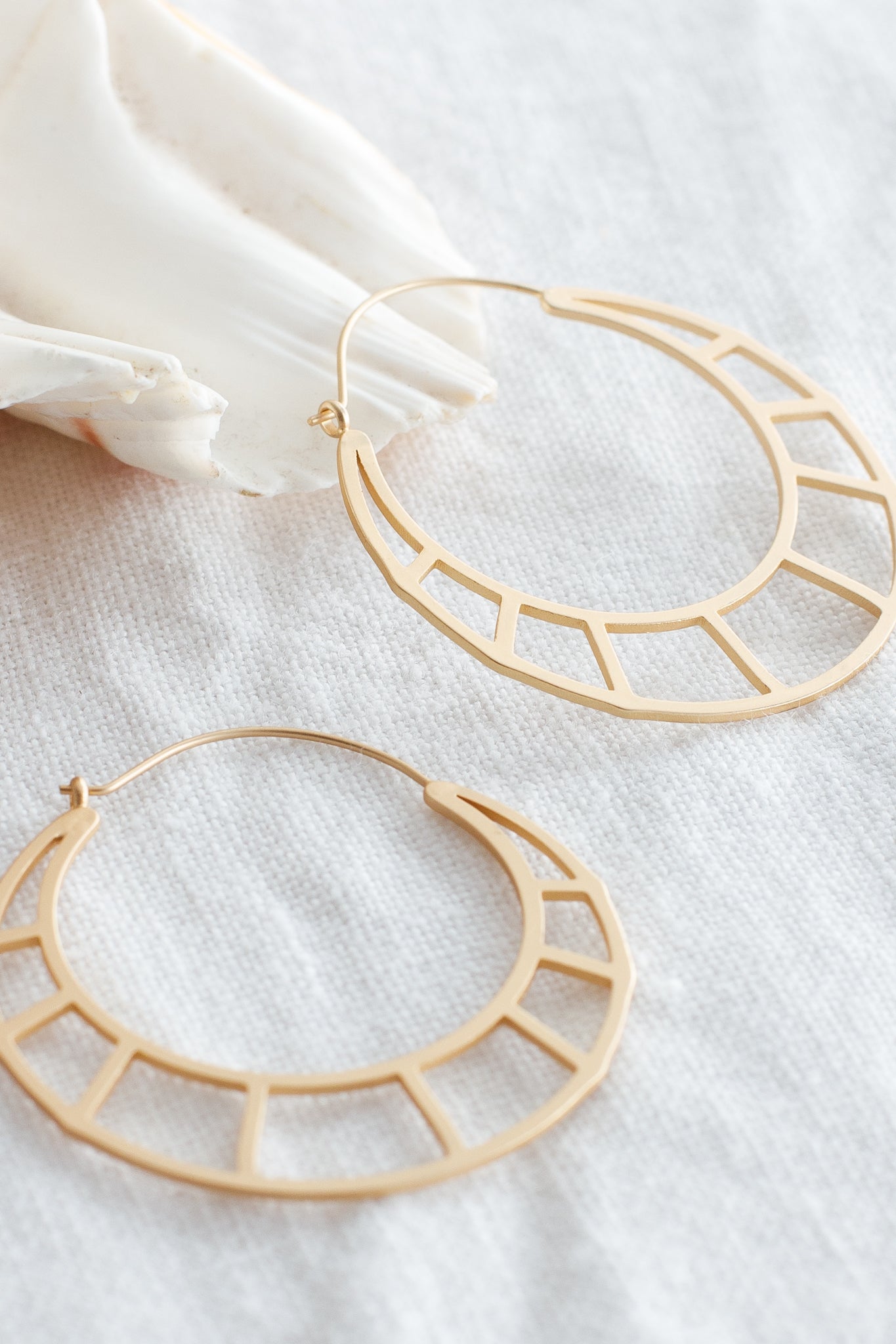 Gouden Dinah oorbellen - Bellanza