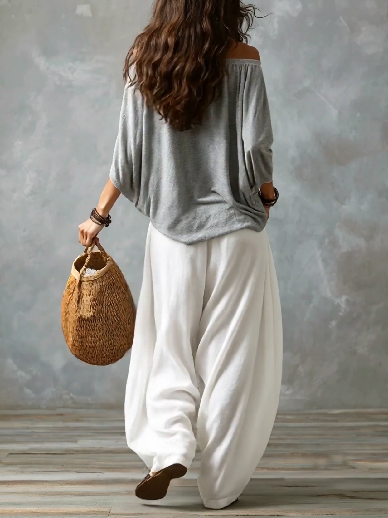 Grijze Off-shoulder Top En Witte Loszittende Lantaarnbroek Set - Bellanza