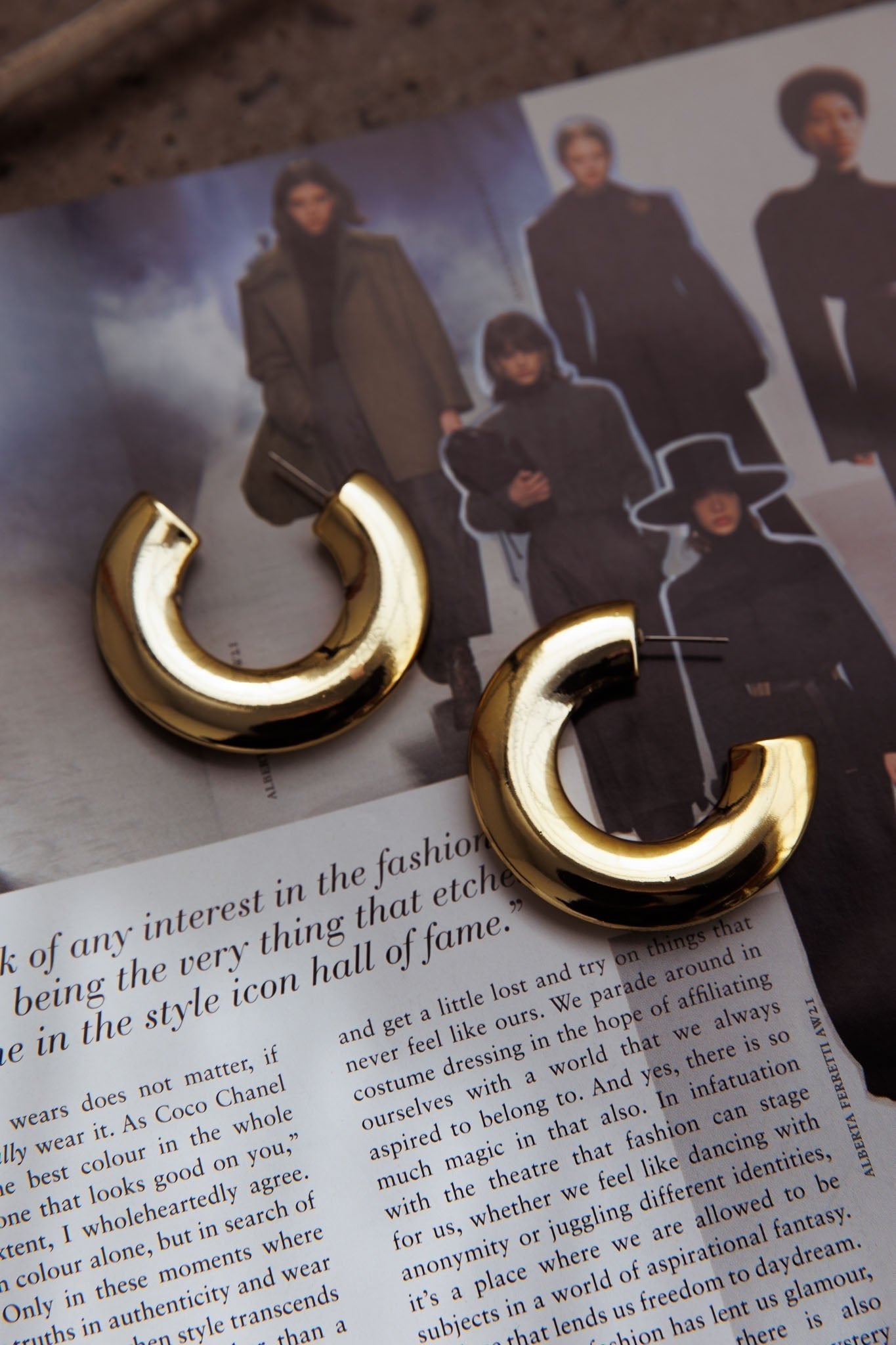 Hailie Chunky Oorbellen in Goud - Bellanza