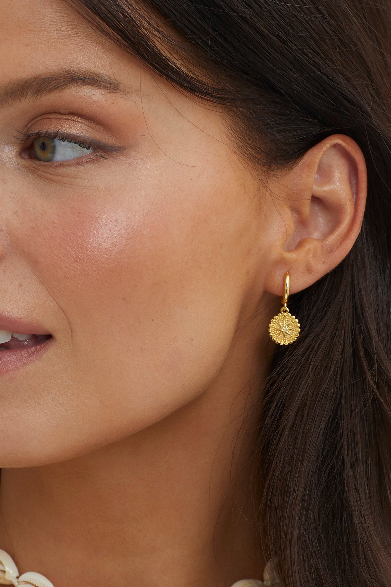 Hangers met oorbellen Ezra in goud - Bellanza