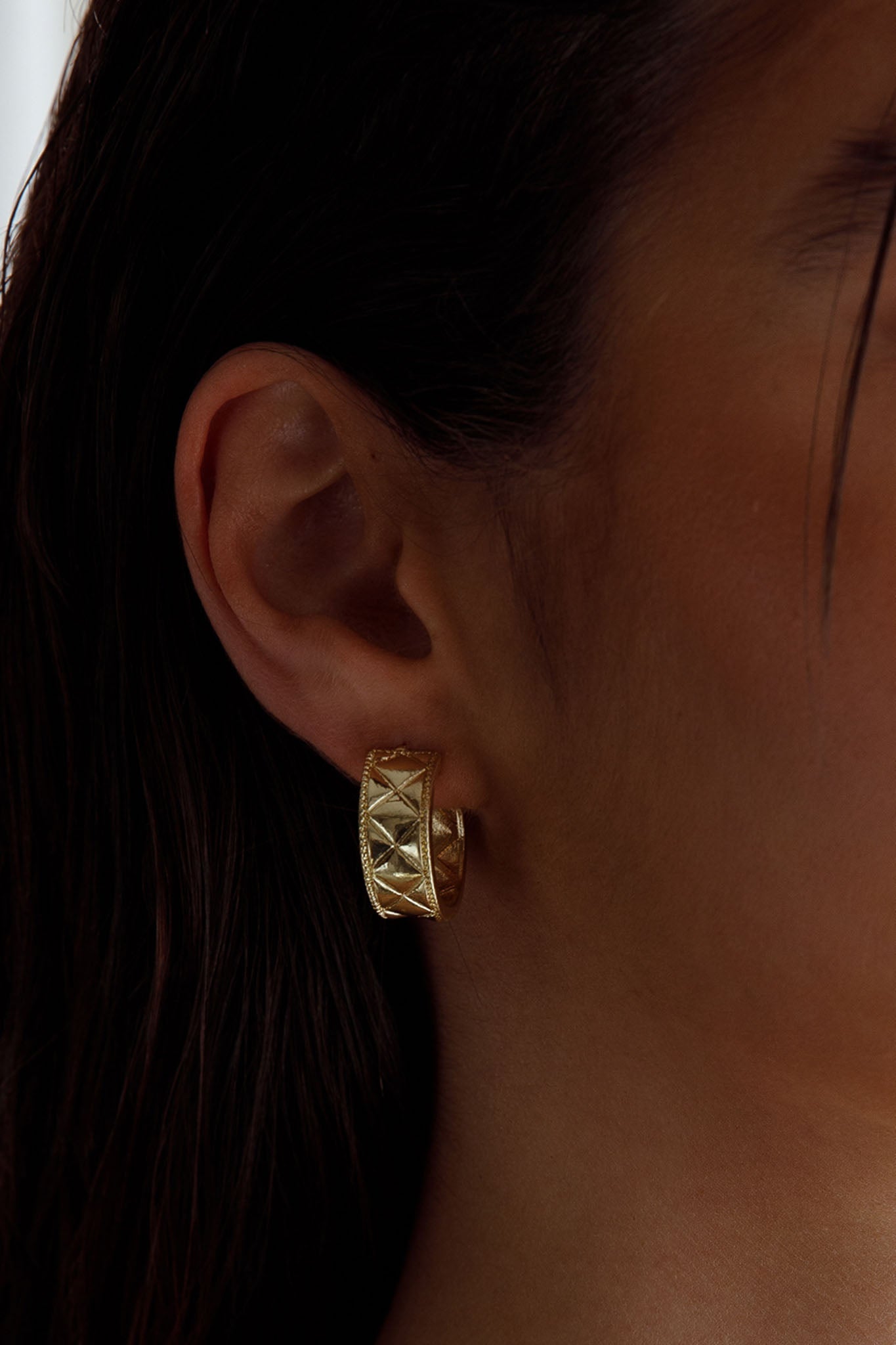 Kleine gegraveerde gouden creolen - Bellanza