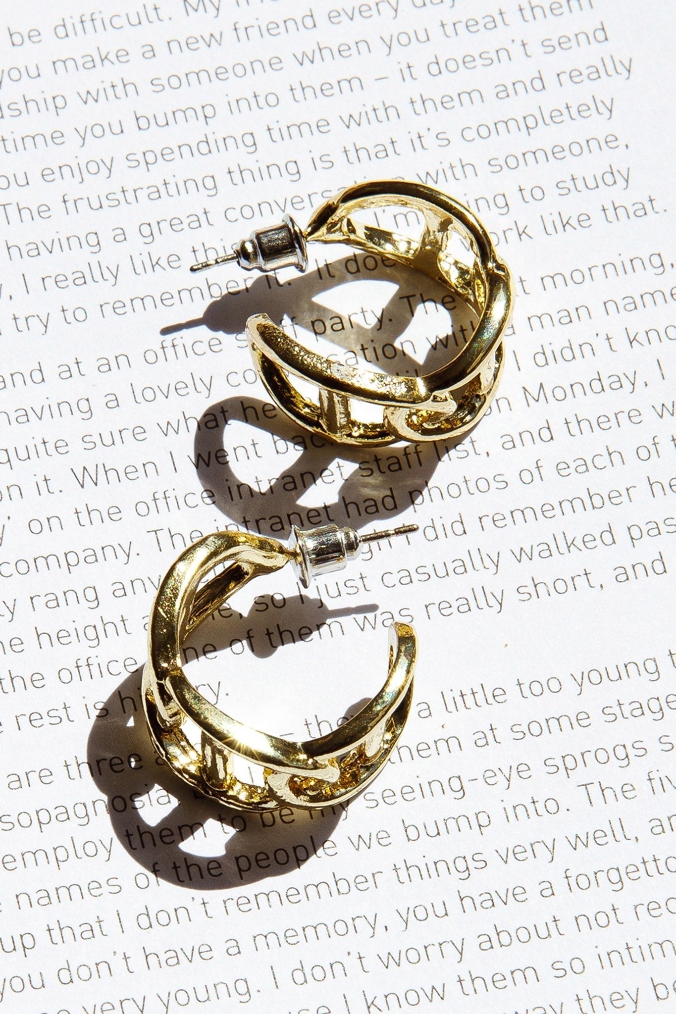 Kleine knoopoorbellen in kettingdesign Knox Goud - Bellanza