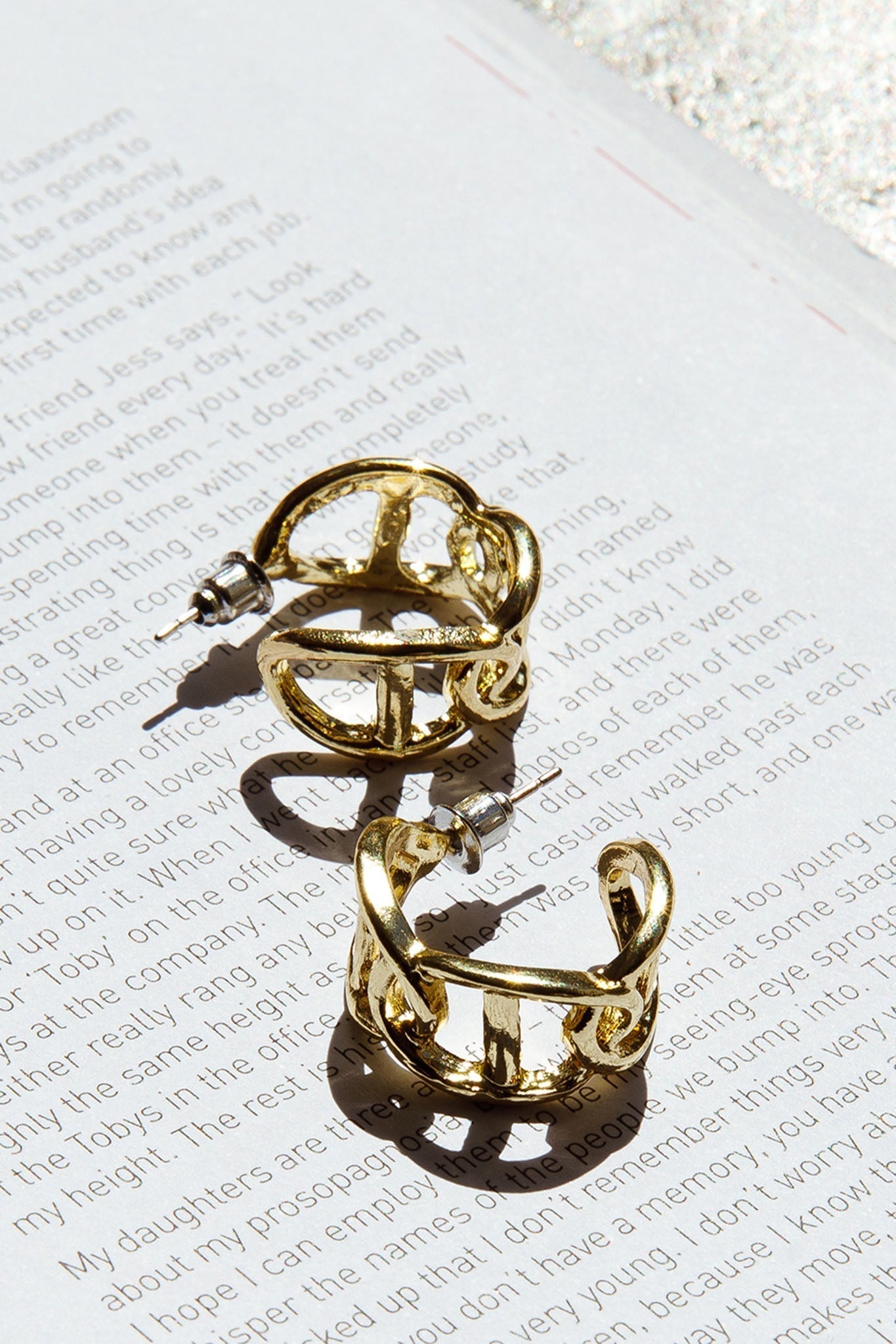 Kleine knoopoorbellen in kettingdesign Knox Goud - Bellanza