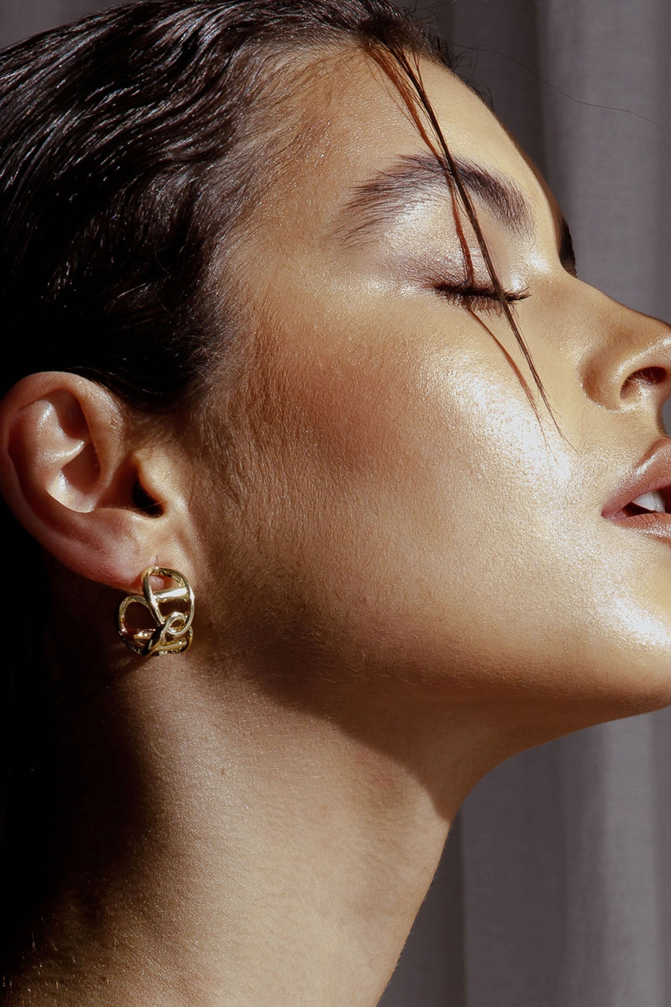 Kleine knoopoorbellen in kettingdesign Knox Goud - Bellanza