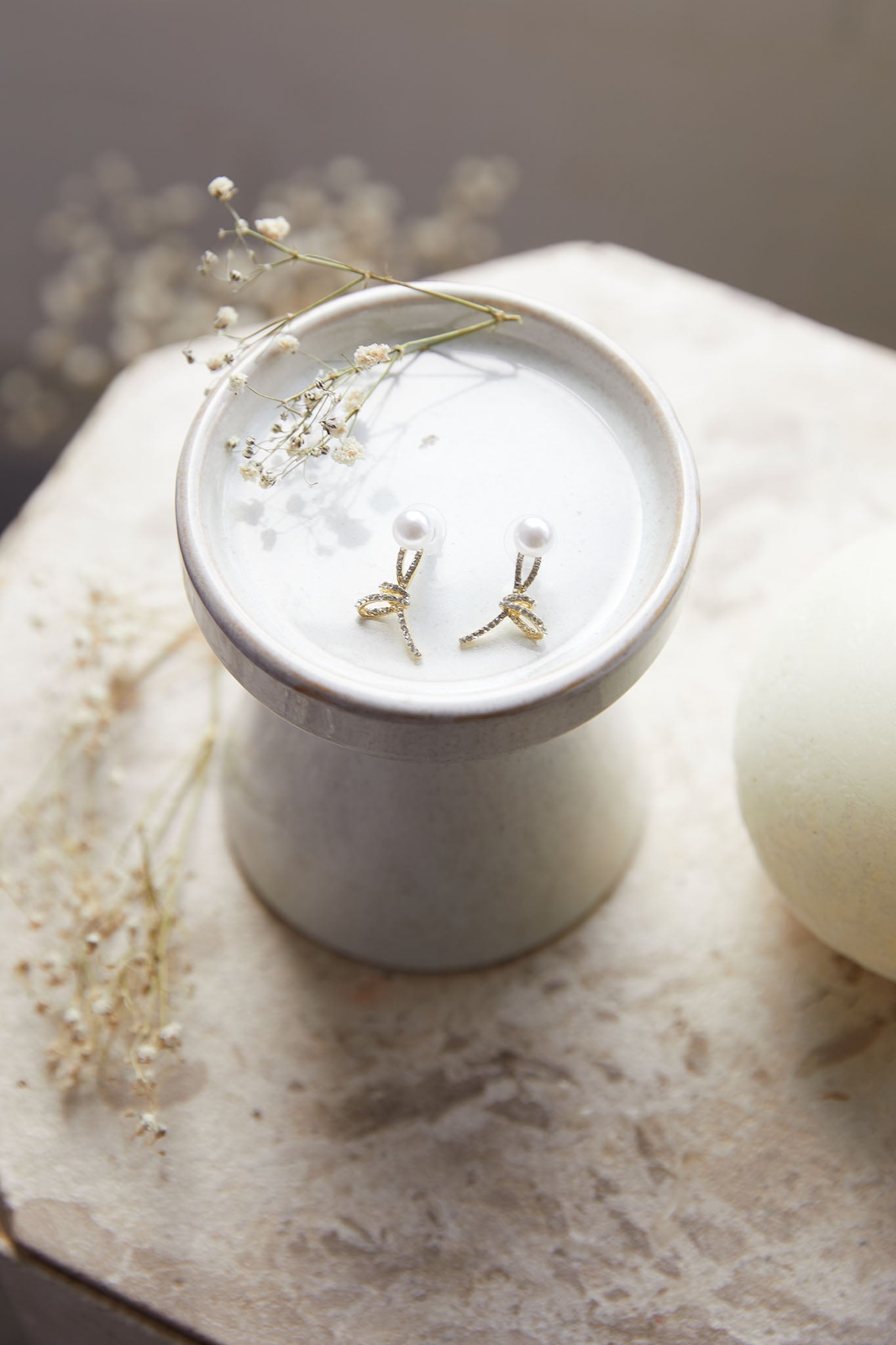 Knot Carrie Gouden Kristallen Pareloorbellen - Bellanza