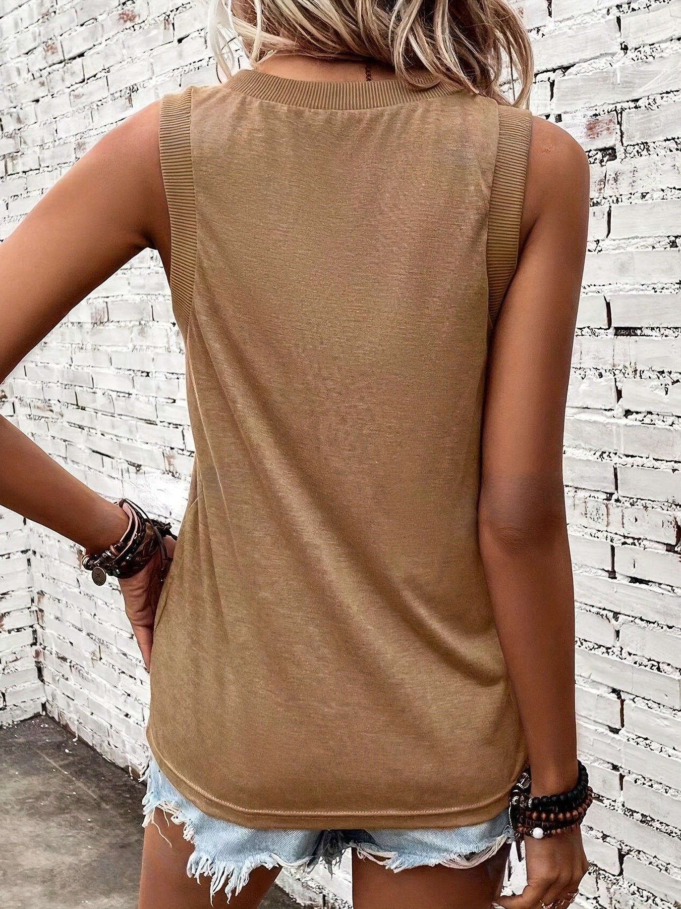 Lenora™ | Casual T-shirt met sweetheart halslijn - Bellanza