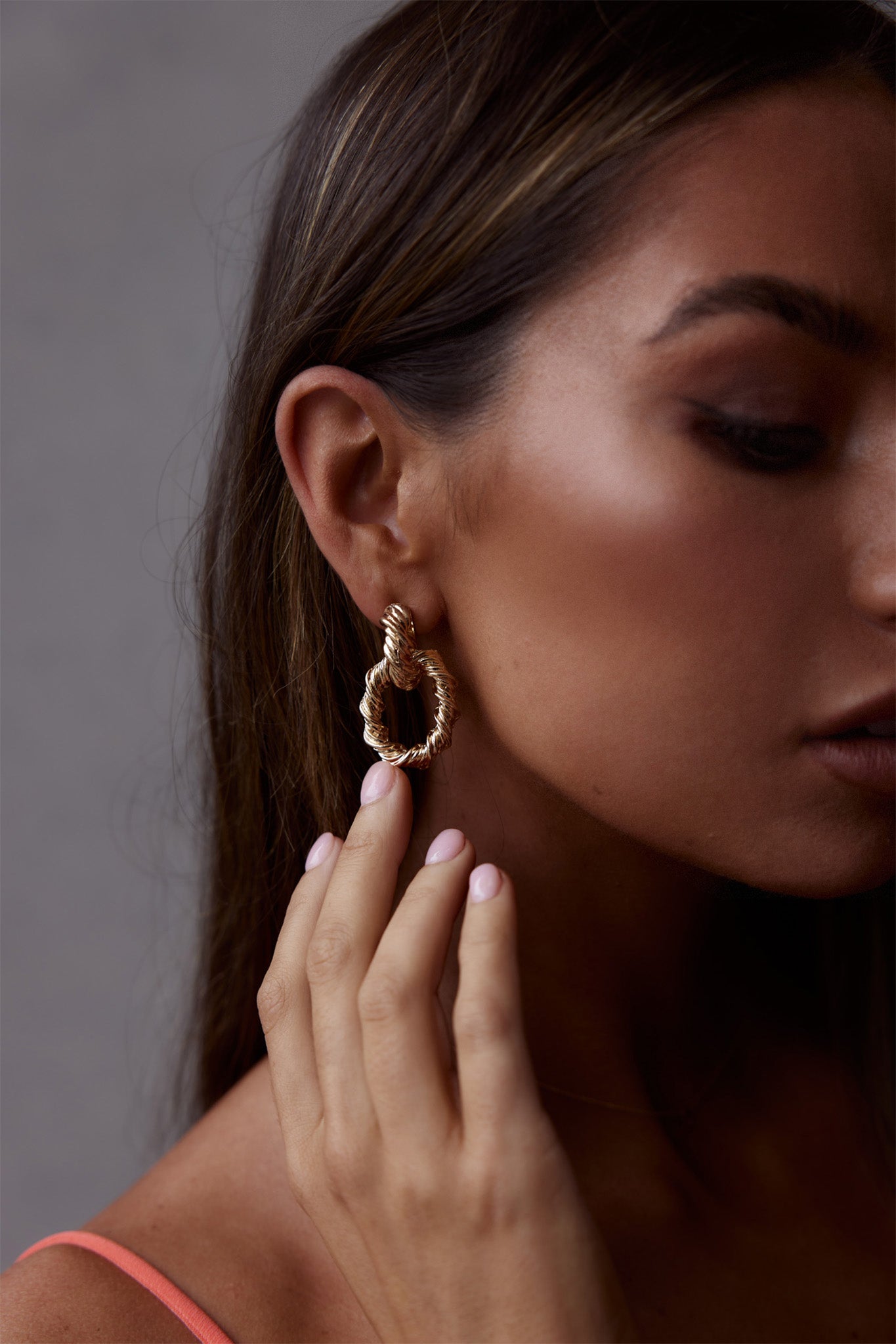 Melrose Gouden Gedraaide Ovale Oorbellen - Bellanza