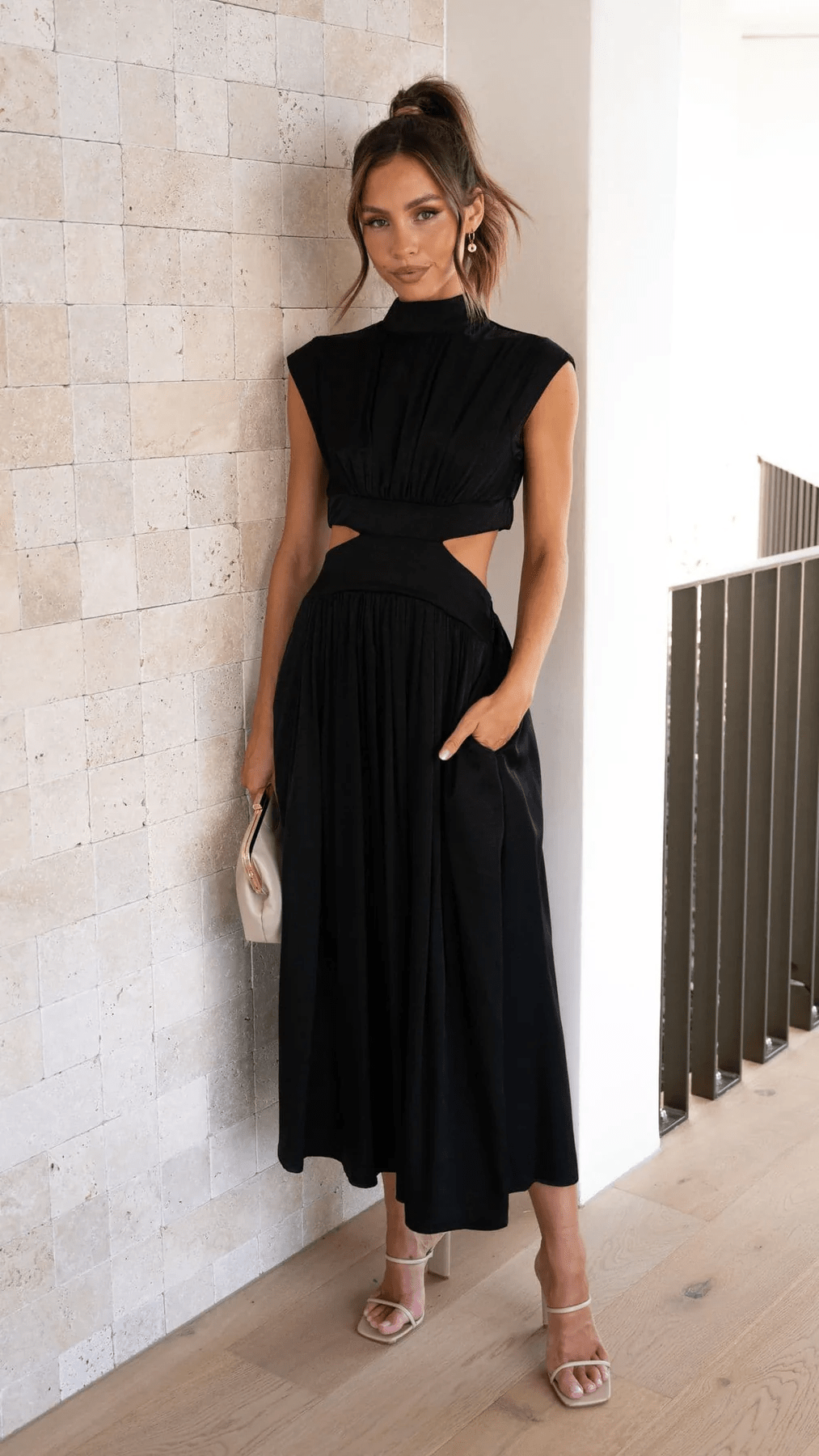 Quincy | Midi - jurk met Cut - Out en Zakken - bellanza