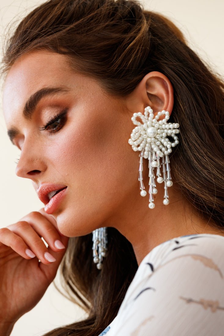 Winslet Witte Bloem Pareloorbellen - Bellanza