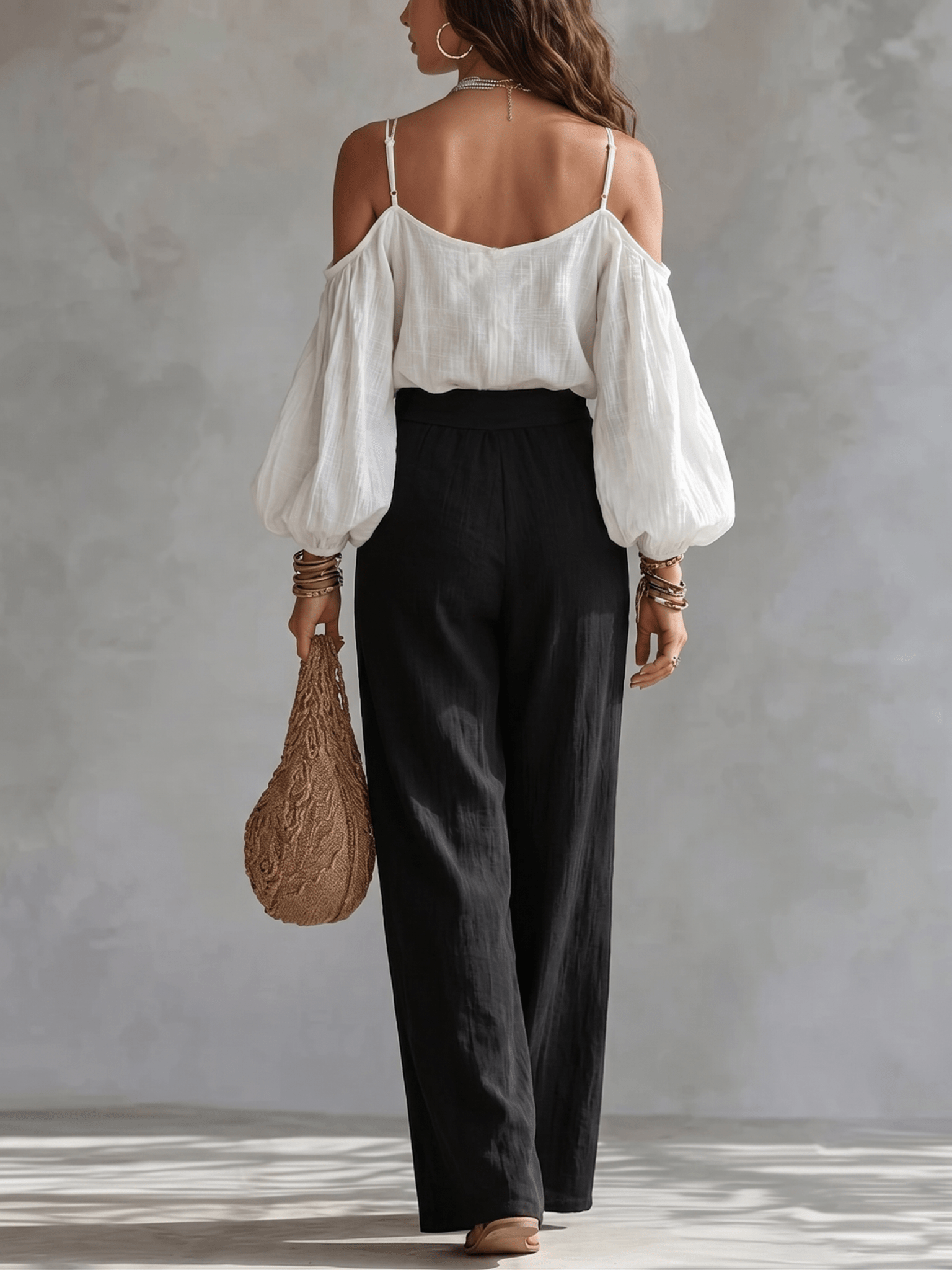 Witte Off-the-shoulder Tanktop en Zwarte Wijde Broek Suit - Bellanza