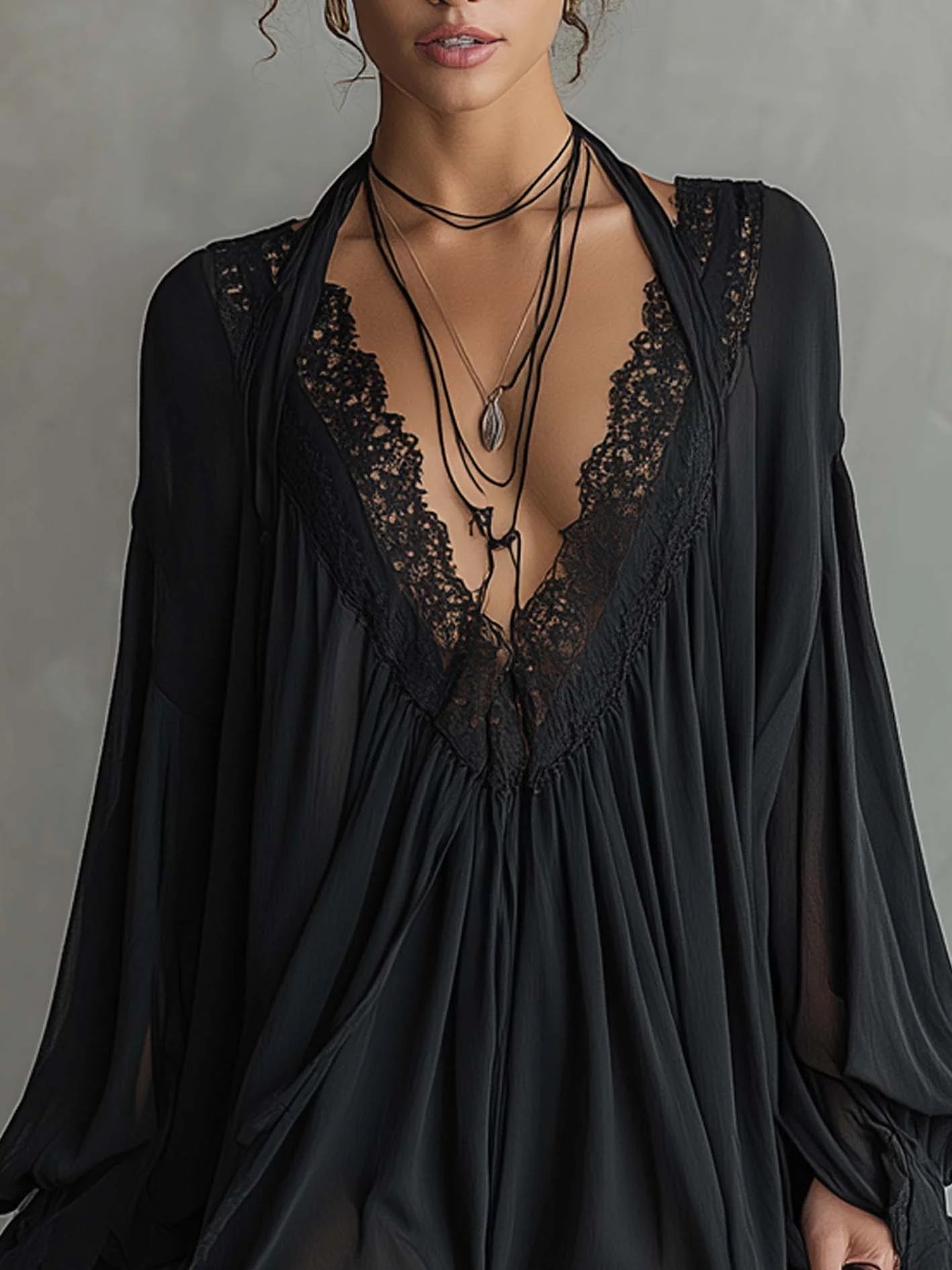 Zwarte Chiffon Halter Mini Jurk Met Kant Neklijn - Bellanza