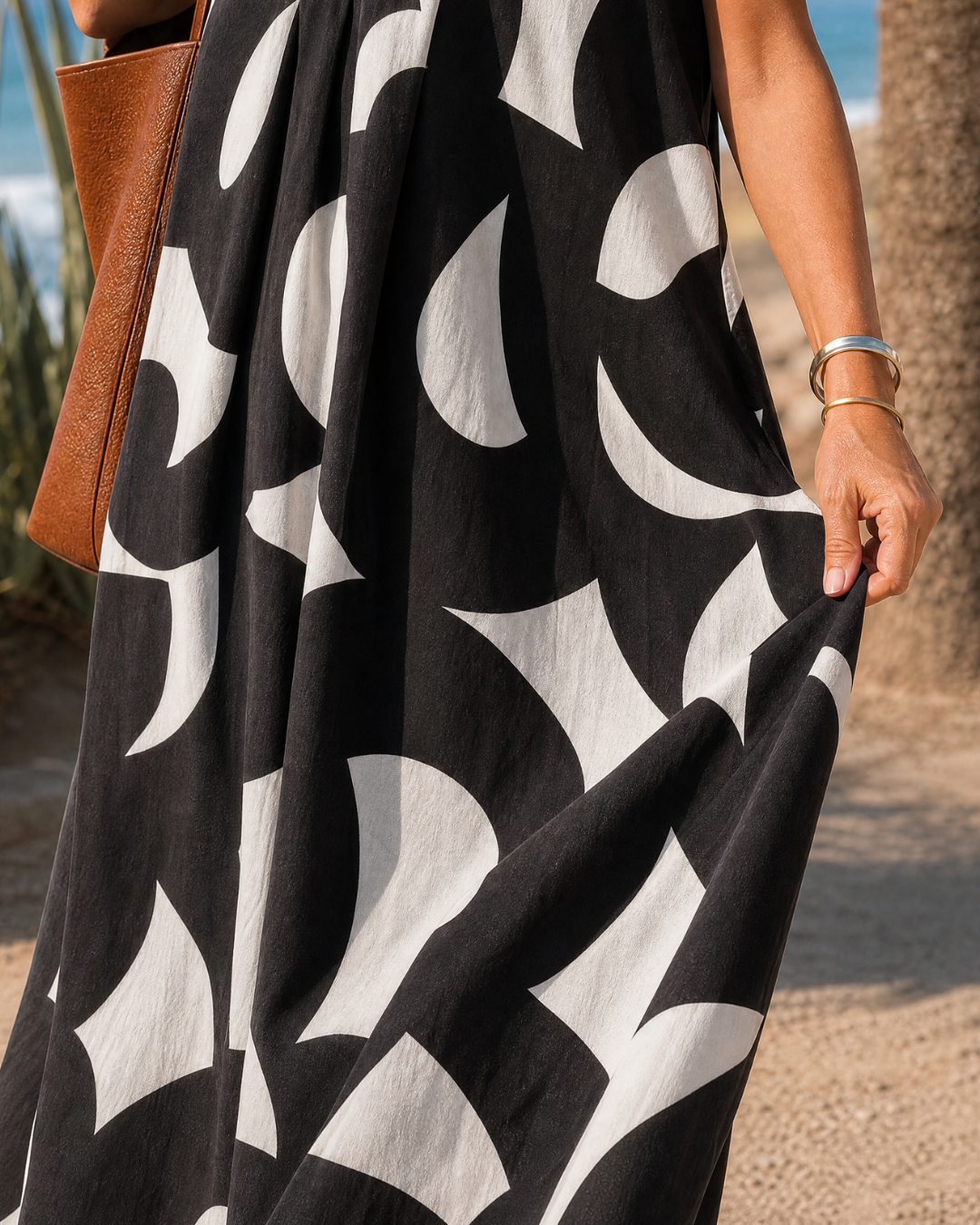 Verain | Abstracte Print V-Hals Vloeiende Midi Jurk