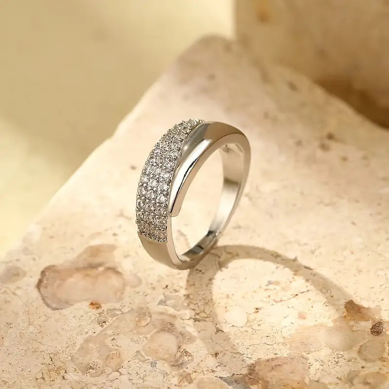 Elegante ring met schitterende steentjes (1+1 Gratis)