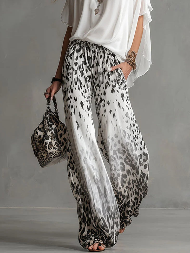 Flowy Witte T-shirt En Luipaardprint Chiffon Broek Set