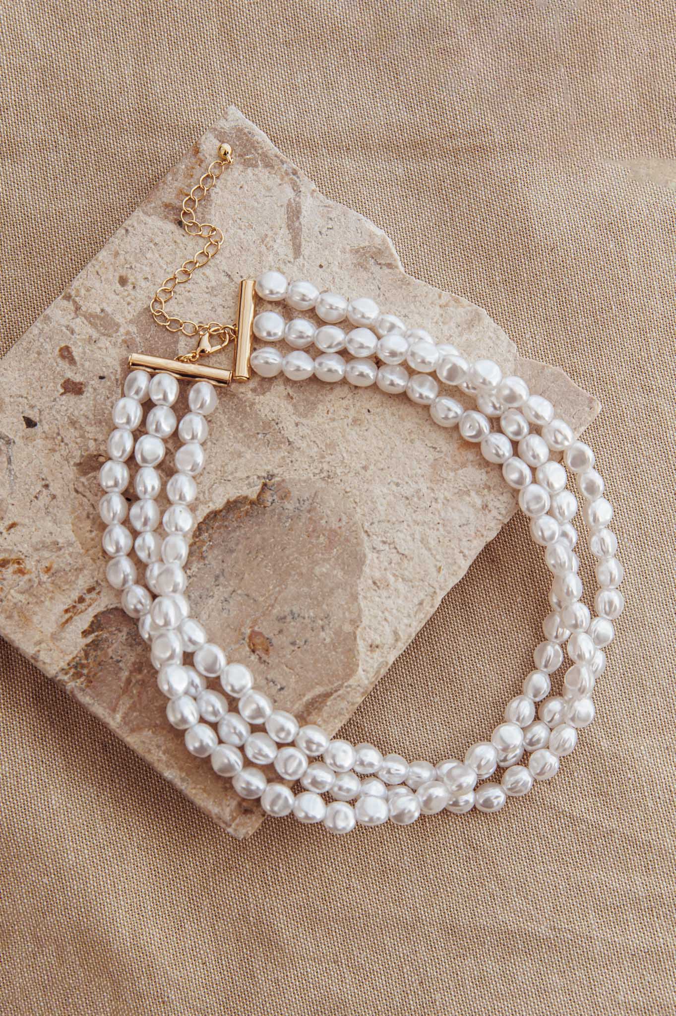 Barok Collier met Drie Strengen Roxanne Parels - Bellanza