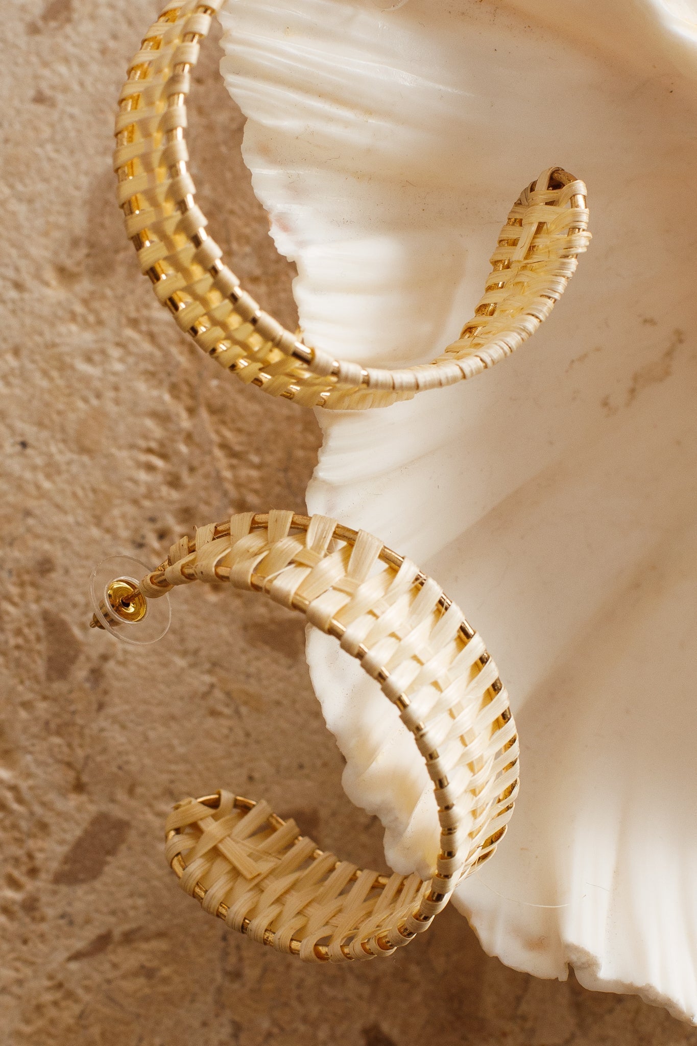 Beige rotan oorbellen Trinidad - Bellanza
