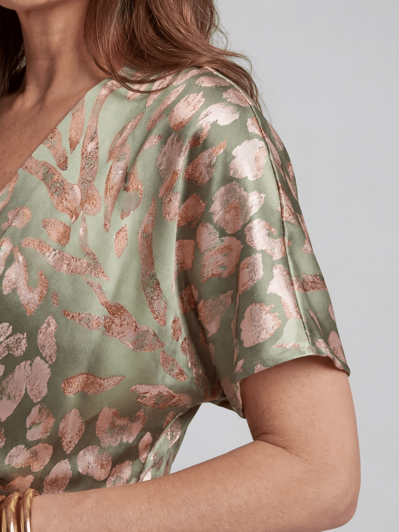 Coralie | Midi - jurk met Abstracte Print, V - hals en Gedraaide Taille - Bellanza