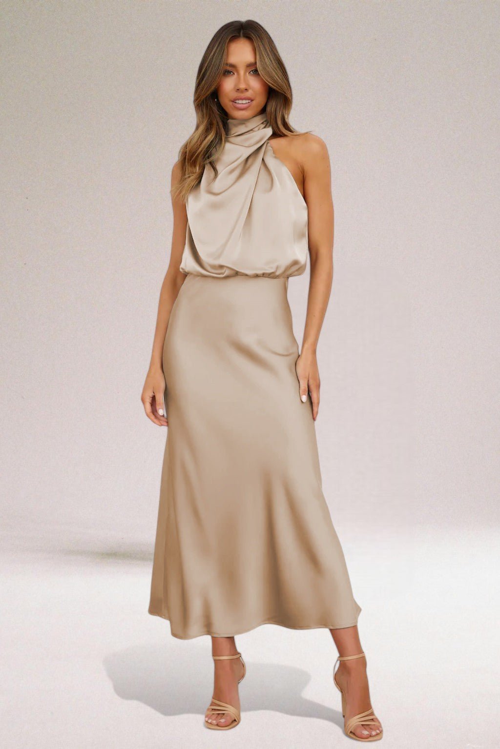 Flavia™ | Glamoureuze satijnen jurk met halter - bellanza