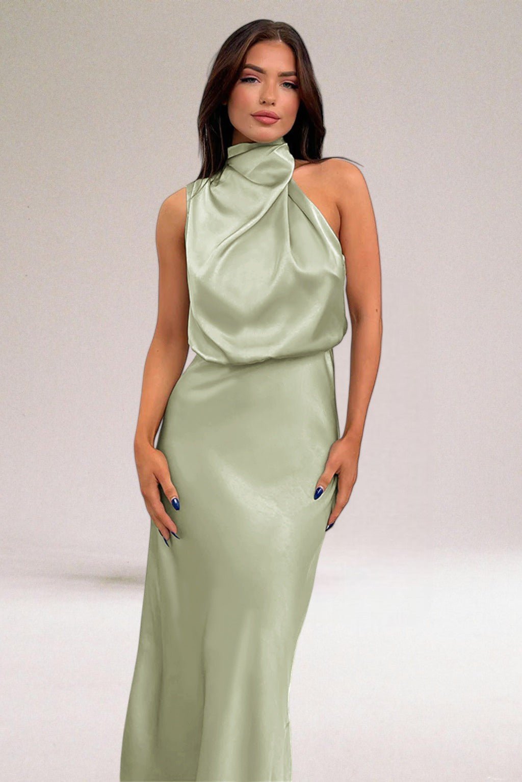 Flavia™ | Glamoureuze satijnen jurk met halter - bellanza
