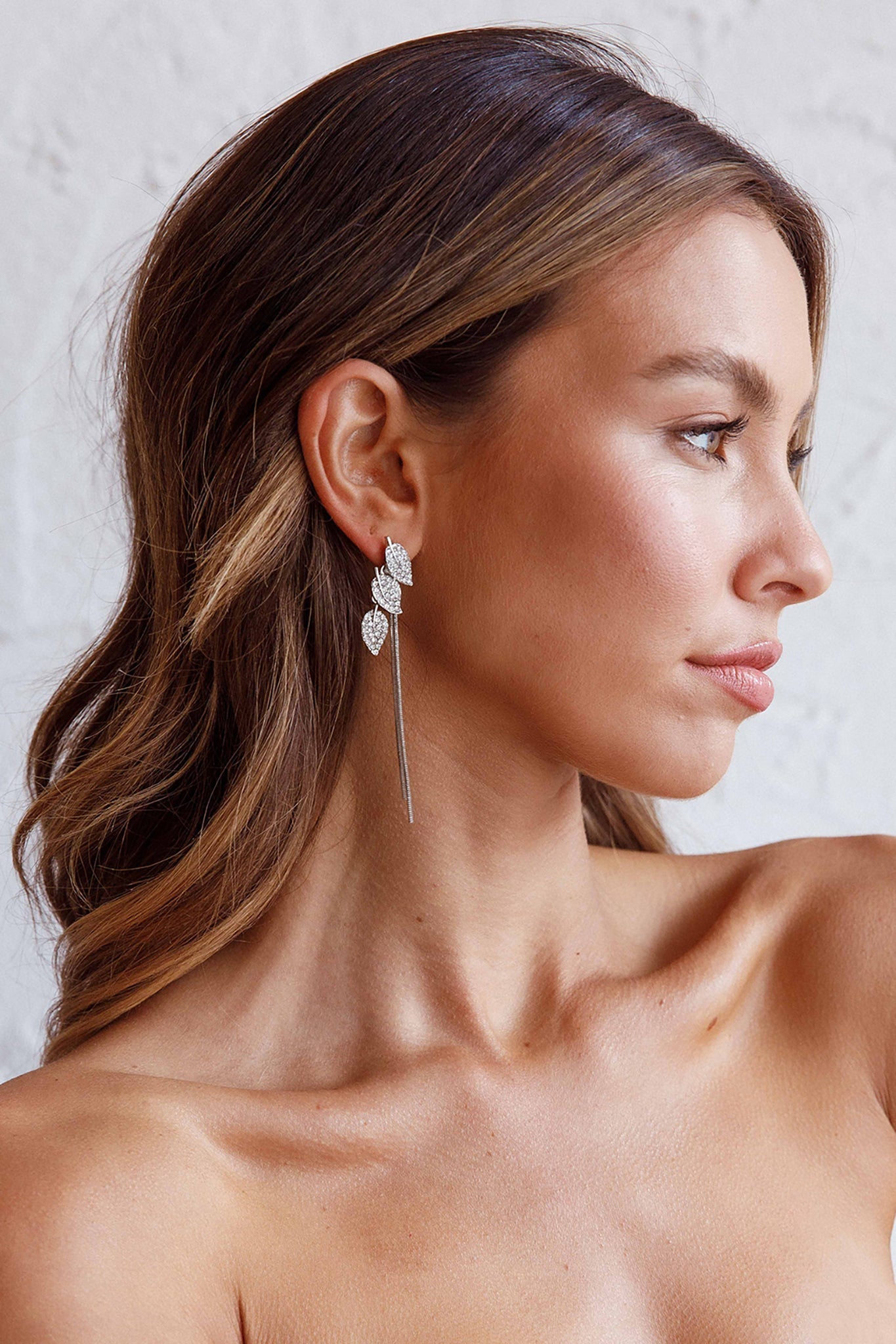 Hangende oorbellen in de vorm van bladeren van zilver zirconia - Bellanza