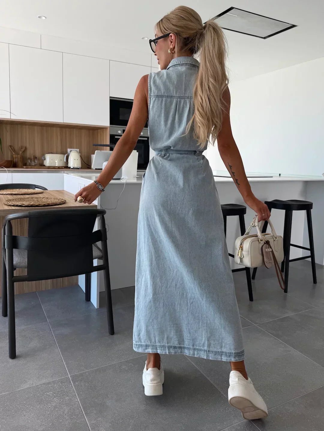 Hanna | Mouwloos lang denim jurk - bellanza