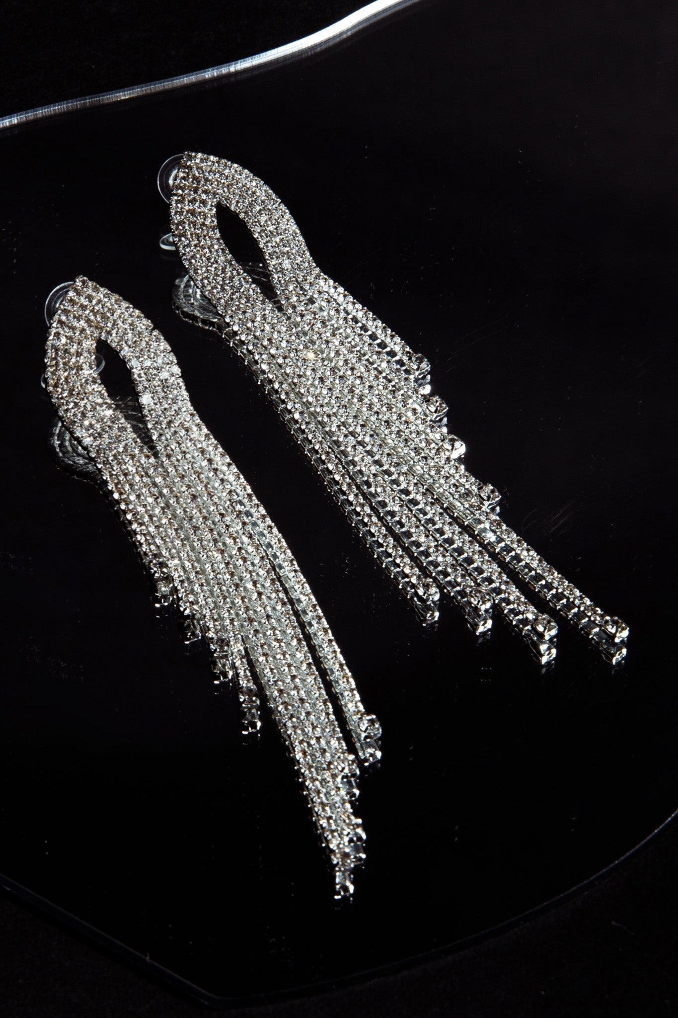 Khloe Diamante Fringe Oorbellen Zilver - Bellanza