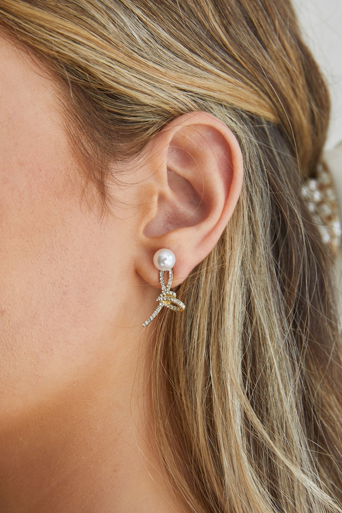 Knot Carrie Gouden Kristallen Pareloorbellen - Bellanza
