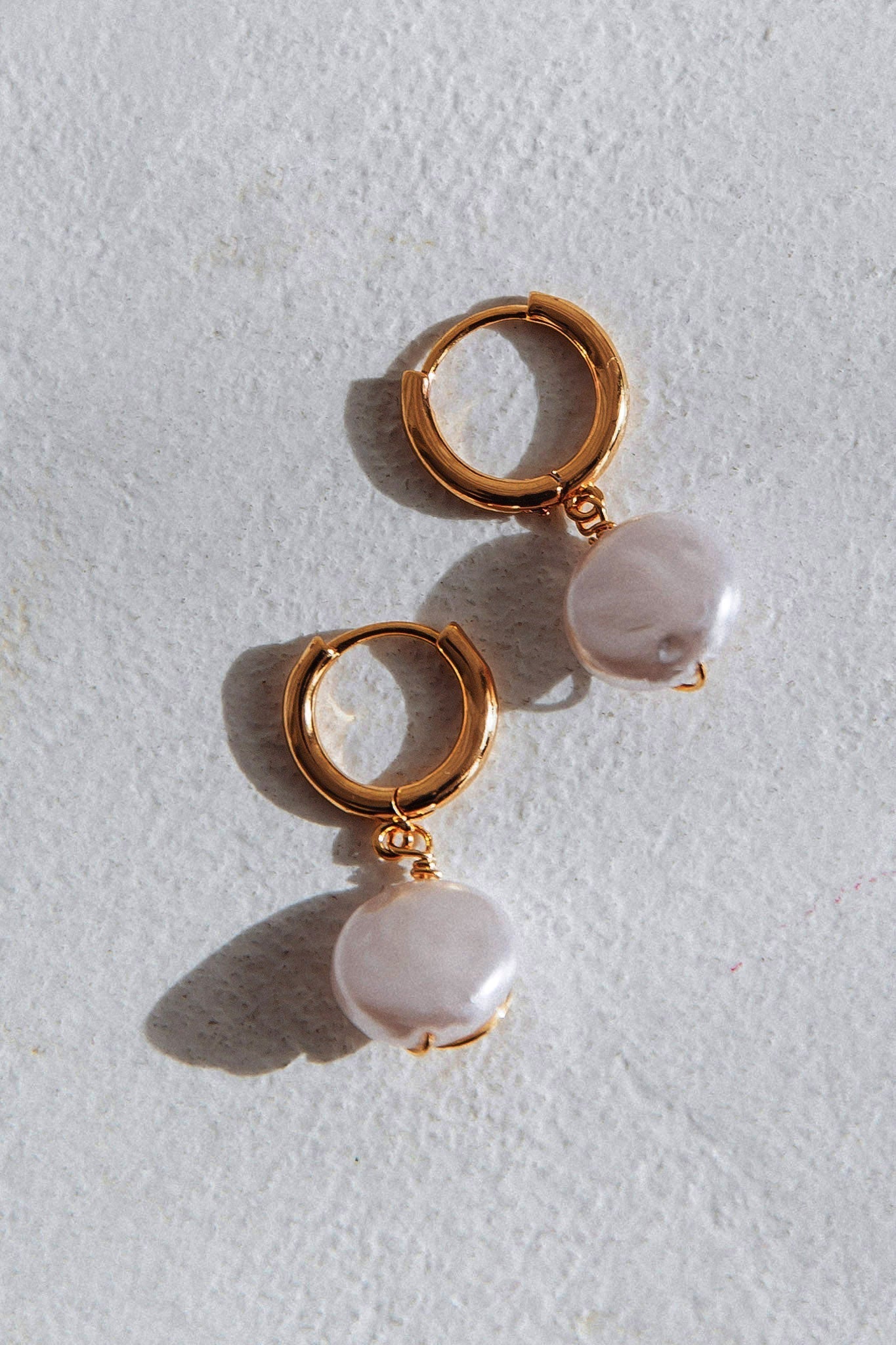 Oorbellen met parels Sophia Swirl Goud - Bellanza