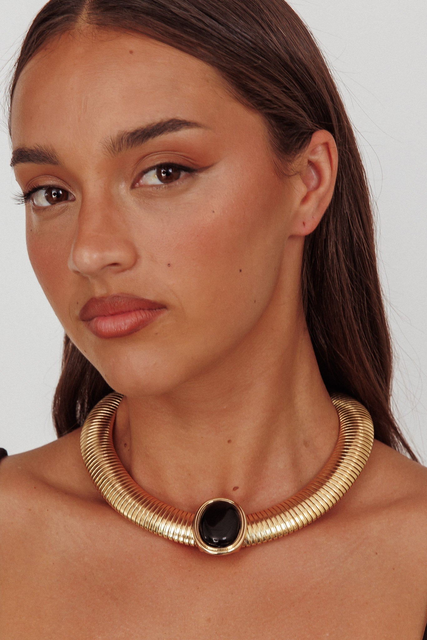 Ovale Cleopatra Hanger Kraag Goud Zwart - Bellanza