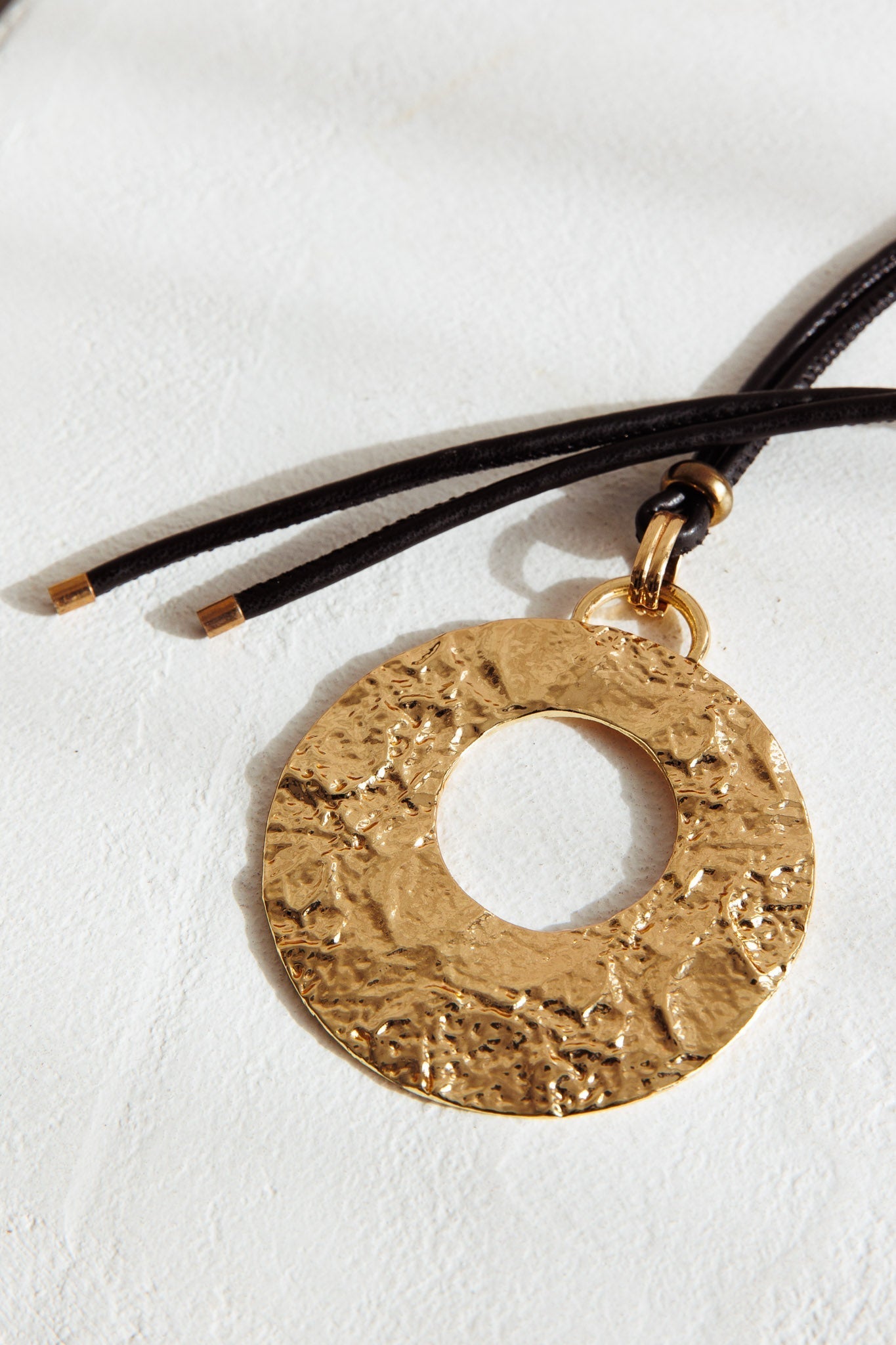 Ronde Textuur Hometown Gouden Hanger Ketting - Bellanza