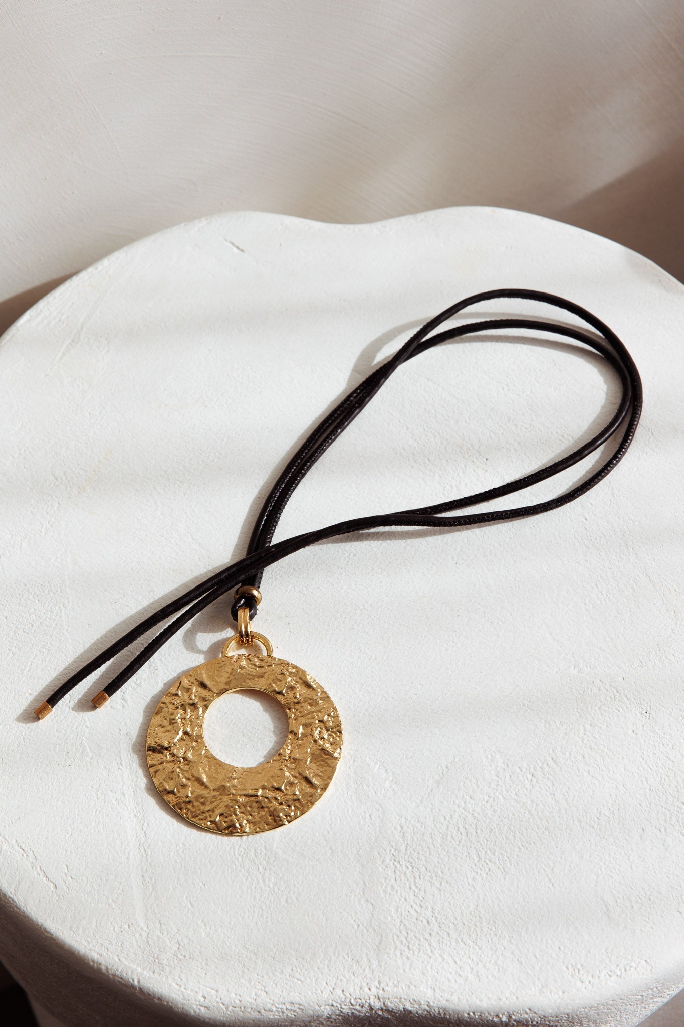 Ronde Textuur Hometown Gouden Hanger Ketting - Bellanza
