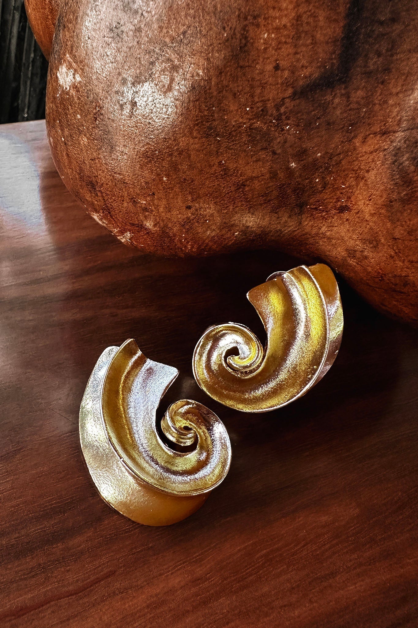 Spiraal Schelp Oorbellen Calypso Goud - Bellanza